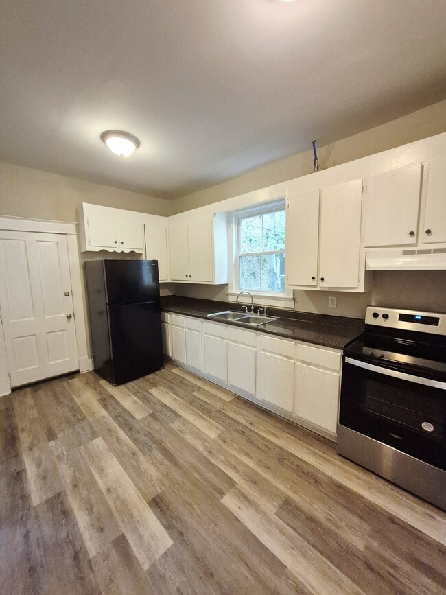 Building Photo - 3017 Dill Ave