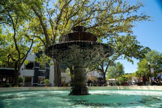 Building Photo - 435 S Oregon Ave