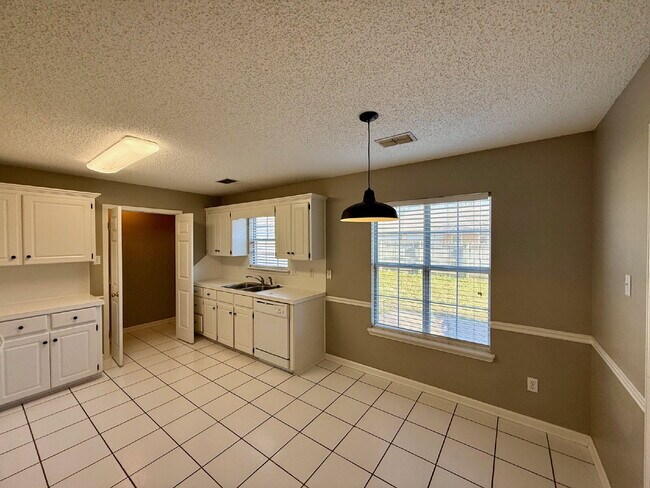 Building Photo - 24 Winchester Ct