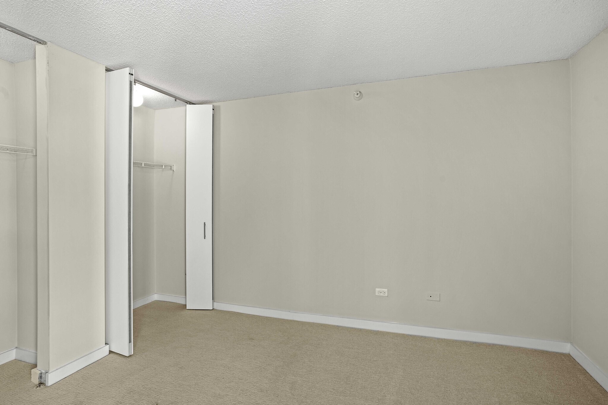 Building Photo - 598 N State St