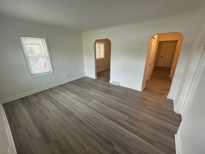Front Rm - 12161 Inkster Rd