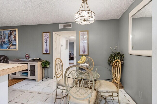 Building Photo - 15496 Lakes of Delray Blvd