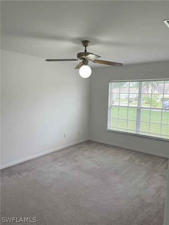 Building Photo - 9758 Country Oaks Dr