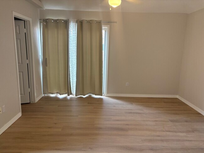 Bedroom - 1633 E Lakeside Dr