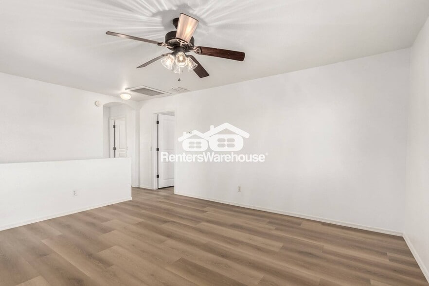 Building Photo - 14601 W Port Royale Ln