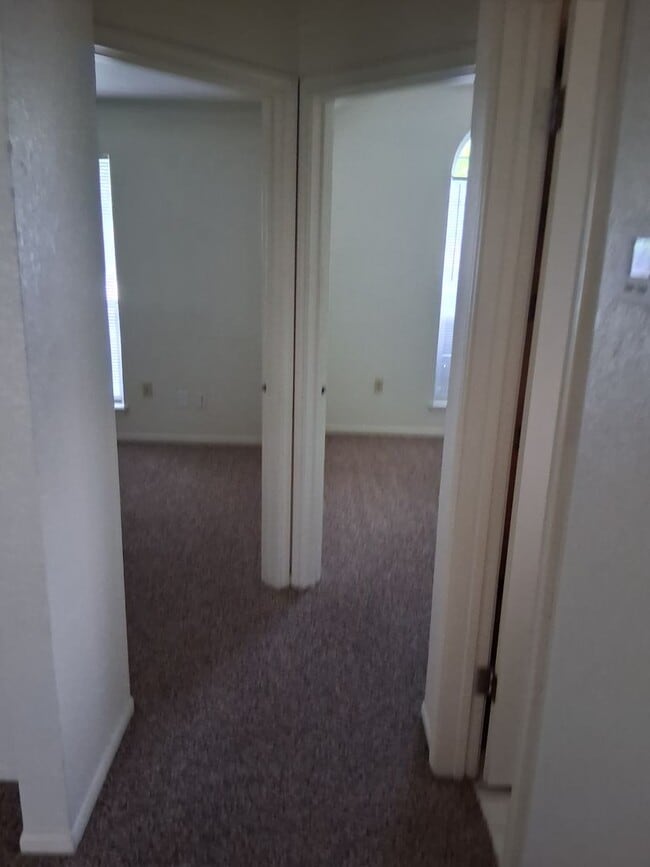 Building Photo - 3806 Lone Oak Dr