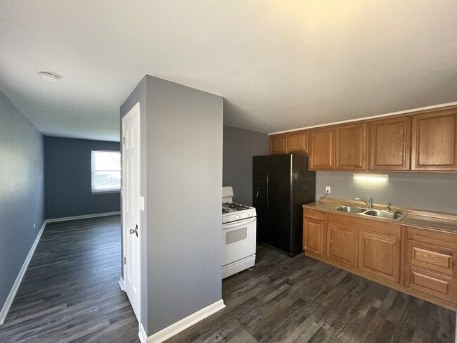 Building Photo - 3137 Maize Rd