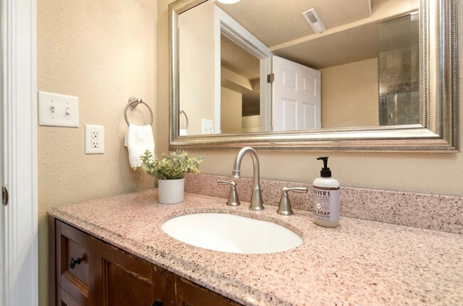 Building Photo - 2720 2nd Ave N