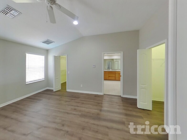 Building Photo - 16651 Midsummer Ln