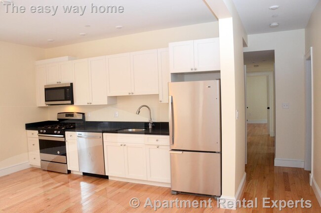 Primary Photo - 28 Putnam St