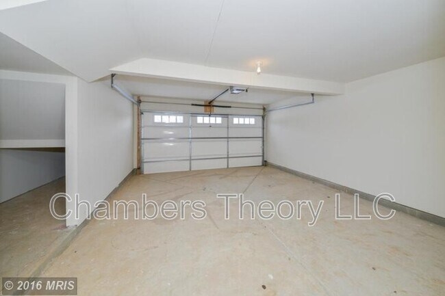 Building Photo - 220 Natural Terrace