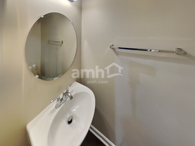 Building Photo - 1028 Daniel Ln