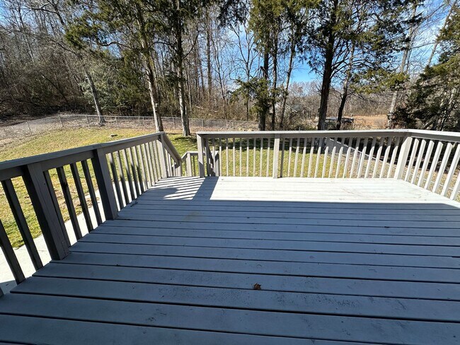 Building Photo - Beautiful 4 Bed / 2.5 Bath w/ 2-car garage & fenced yard –  Move-In Ready!