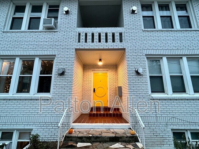 Building Photo - 205 Hillside St