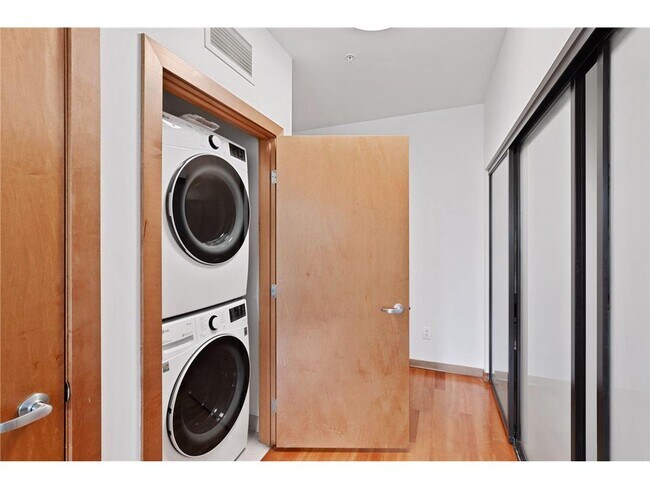 Building Photo - 15 E Franklin Ave