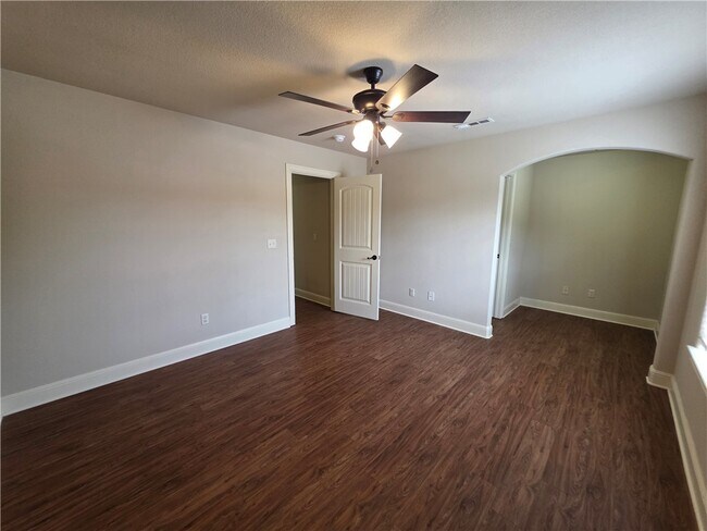 Building Photo - 605 NW 17th Ct