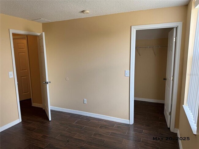 Building Photo - 5083 Luna Negra Dr
