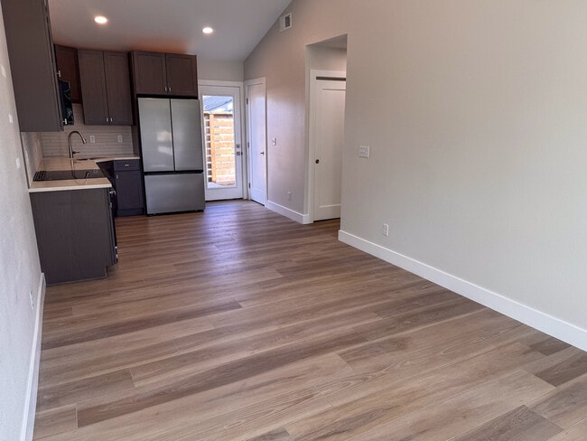 Building Photo - 419 Snyder Ave