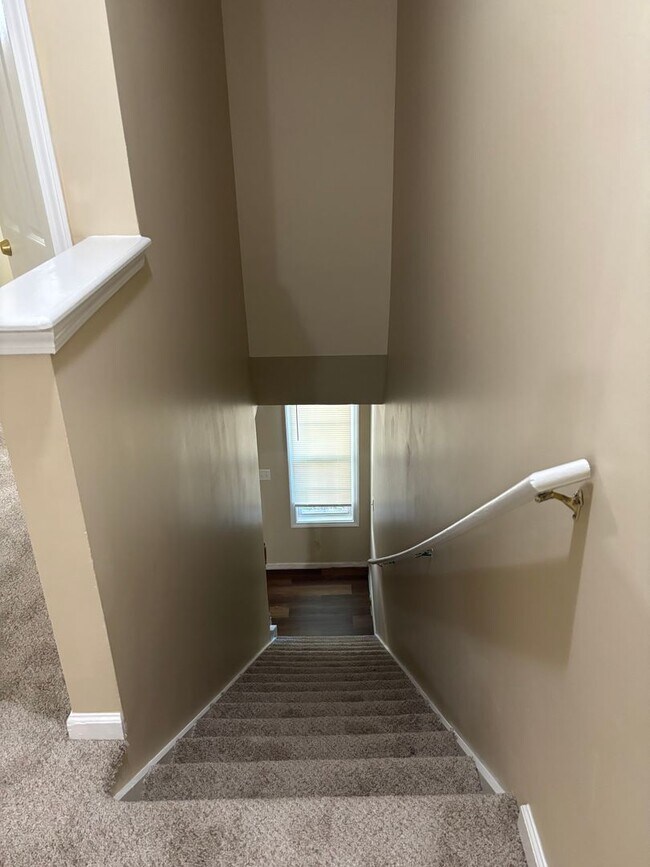 Building Photo - Newly remodeled Townhouse in Douglas Count...