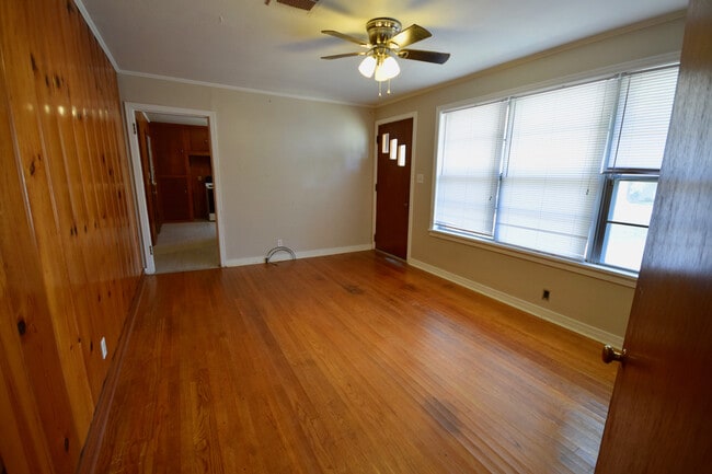 Building Photo - Spacious Home with lots of updates