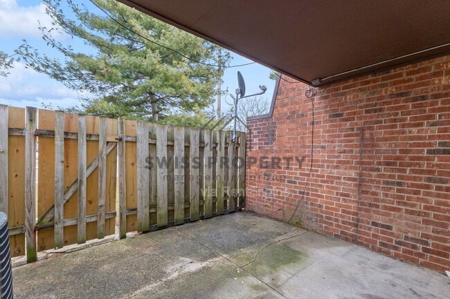 Building Photo - 5 King Arthur Ct