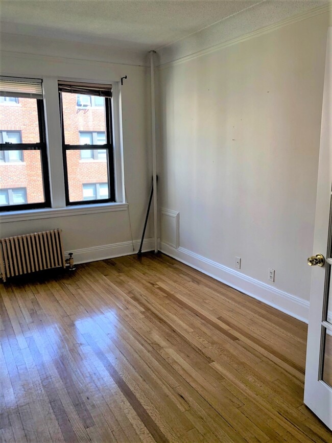 Building Photo - 145 Englewood Ave