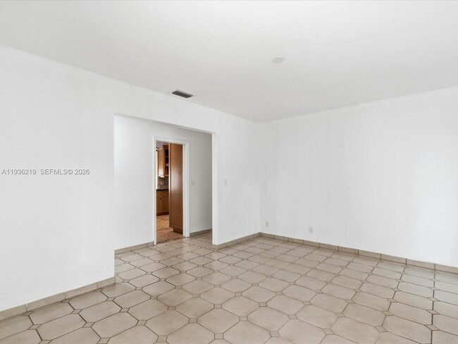 Building Photo - 21151 NE 22nd Ct