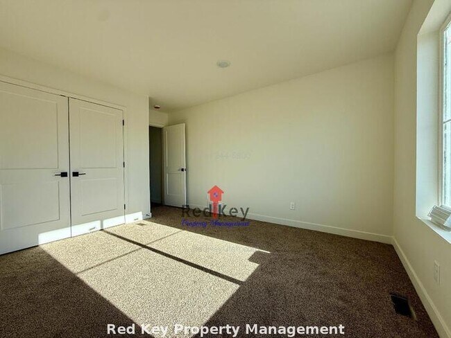 Building Photo - 600 N Duplex NEW