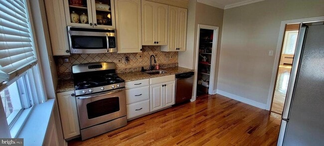 Building Photo - 3419 Oakmont St