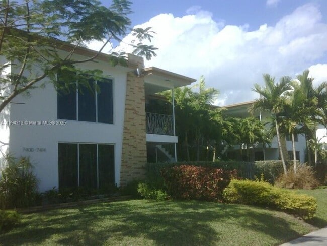 Primary Photo - 7400 NE 6th Ct