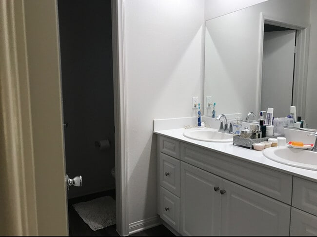 Building Photo - 14111 W Birch Ln