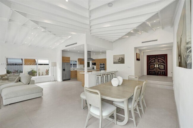 Building Photo - 12478 N Bayshore Dr