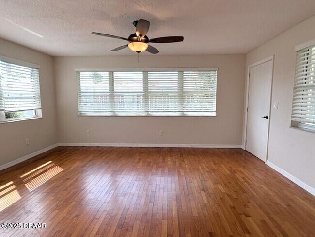 Building Photo - 38 Valhalla Ave