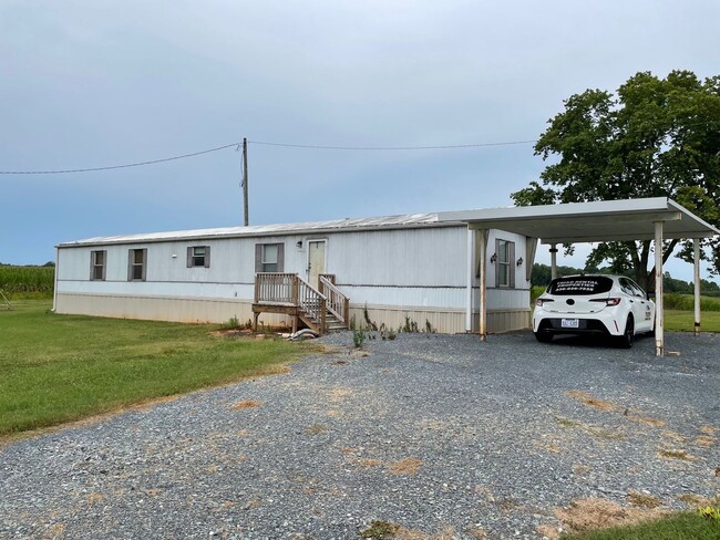Building Photo - 2 bed, 2 bath mobile home located in the D...