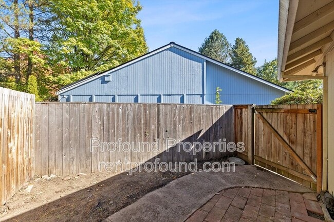 Building Photo - 9045 SW Pinto Ct