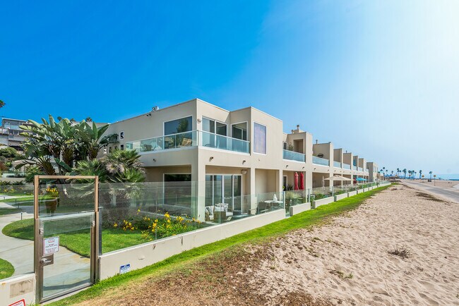 Building Photo - 7301 Vista del Mar
