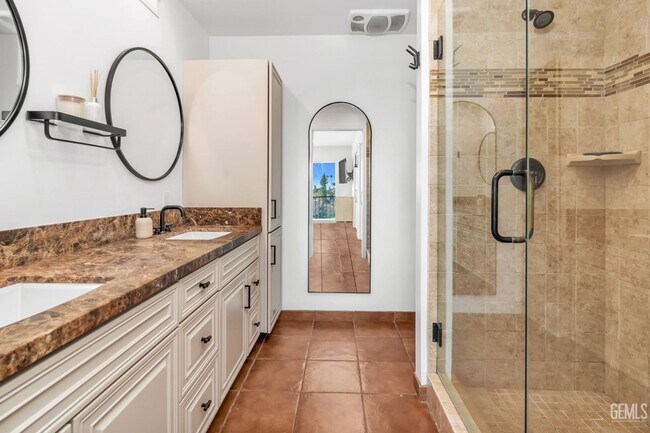 Building Photo - Park Place Condo