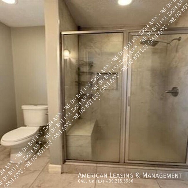 Building Photo - 13430 Moss Hill Dr