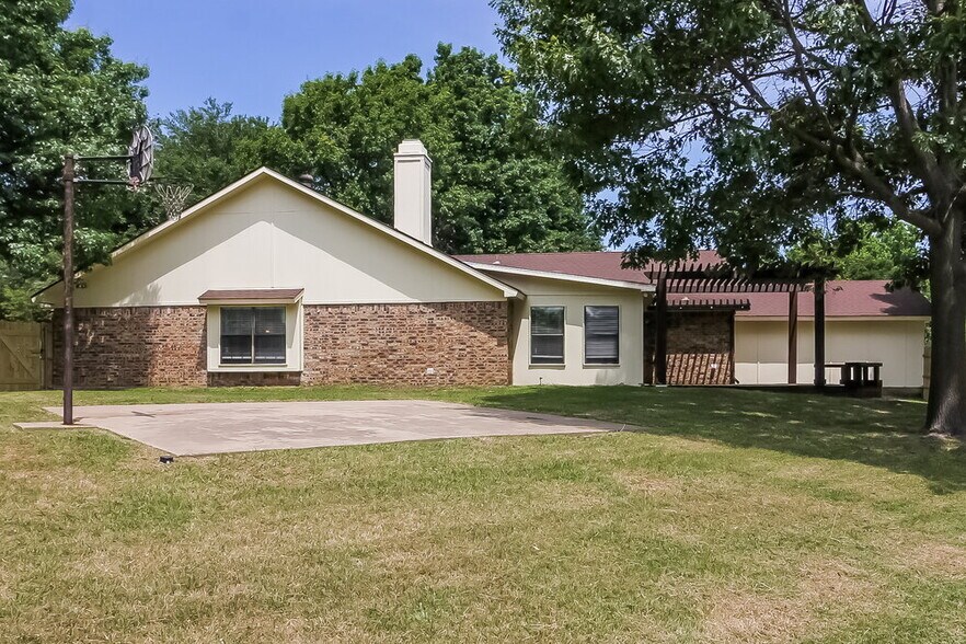 Building Photo - 1037 Eagle Ct