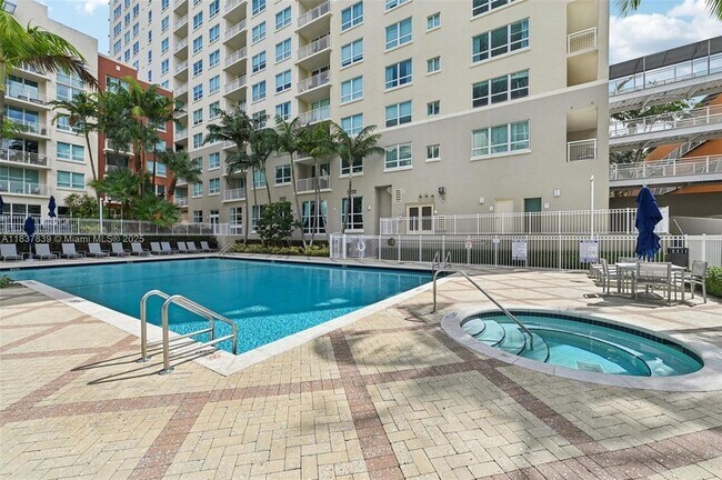 Building Photo - 2000 N Bayshore Dr
