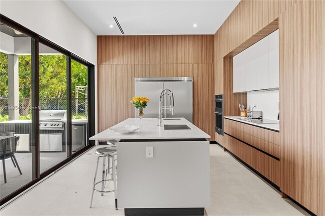 Building Photo - 245 NE 116th St