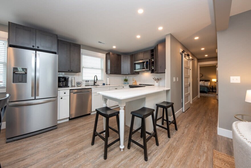 Building Photo - 1142 Simpson Ave