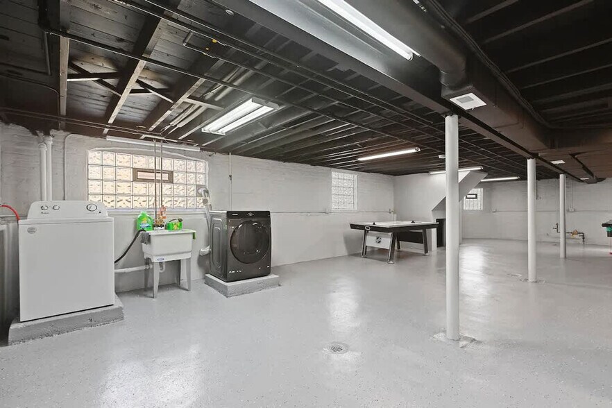Building Photo - 6028 Crain St