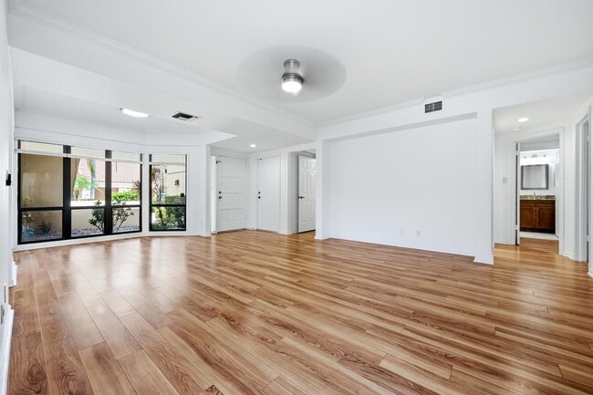 Building Photo - 101 Waterview Dr