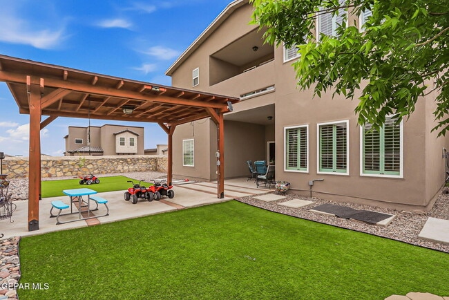 Building Photo - 672 La Entrada Cir