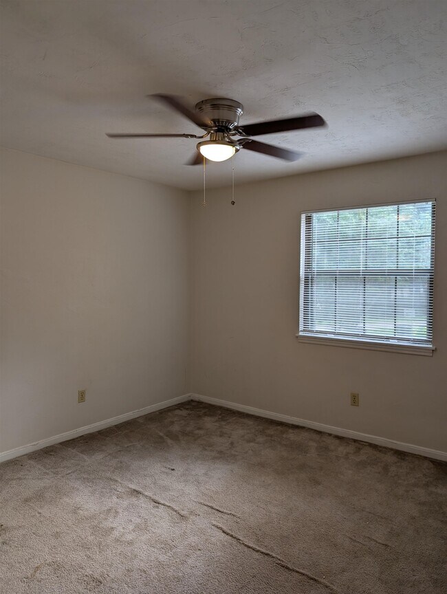 Building Photo - 671 Holyoke Ct