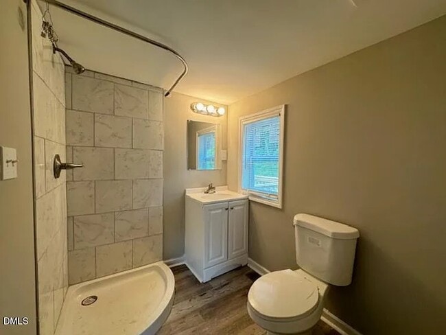 Building Photo - 402 Spring Ct