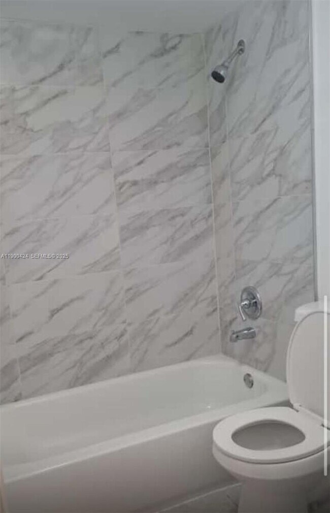 Building Photo - 714 Executive Center Dr