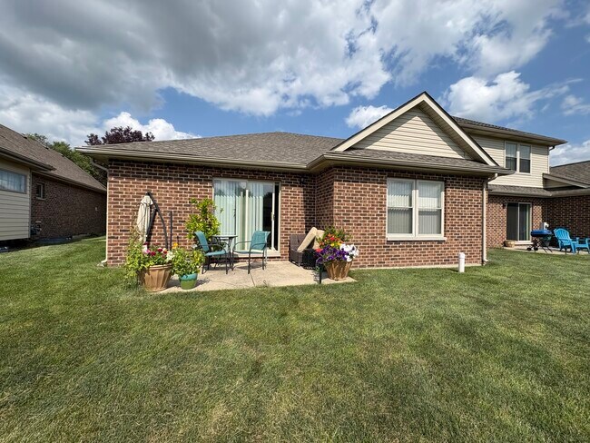 Building Photo - 655 N Edgemere Dr