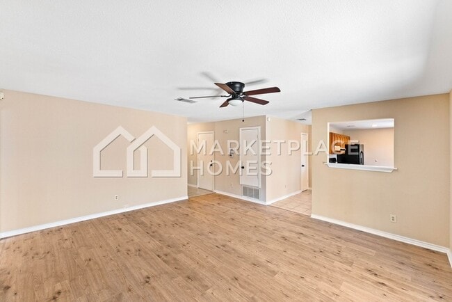 Building Photo - 1804 Easton Dr